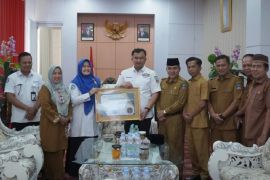 Pemkab Dharmasraya terima penghargaan dari BPJS