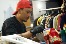AZA Wear gandeng "X-Go" luncurkan desain sepatu kustom