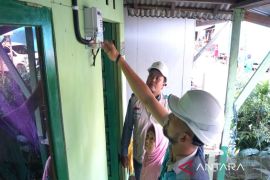 PLN UID Kalselteng bantu ratusan rumah keluarga kurang mampu