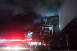 Ruko tiga lantai di kawasan Bundaran Tugu Satam Belitung hangus terbakar