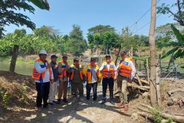 Jasa Tirta I dukung Tim Patroli Air Terpadu Jatim pantau Kali Surabaya