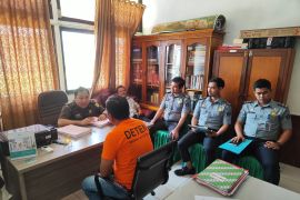 Imigrasi Putussibau serahkan pria asal Negara Malaysia ke kejaksaan