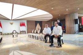 Presiden perlihatkan ruang konferensi-balkon di Kantor Presiden IKN