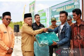 Enam kelompok nelayan di Meranti dapat bantuan alat tangkap
