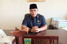 Ketua DPRD Kota Padang Panjang imbau masyarakat hati-hati terhadap hewan terinfeksi rabies (Video)