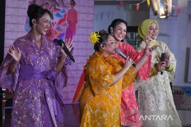 Hari Kebaya Nasional, 5 Wanita rilis lagu "Kebaya Indonesia"