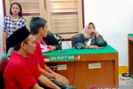 Dua kurir 53 kg sabu dan 10 ribu pil happy five dituntut hukuman mati