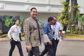 Menpora Dito berseloroh memanggil "Pak Ketua Tambang" ke Muhadjir