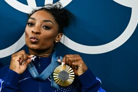 Simone Biles rayakan status "GOAT" dengan kalung kambing dan emas keenam Olimpiade