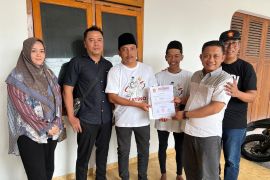 Dua kader Gerindra jalan kaki ke Jakarta temui Prabowo