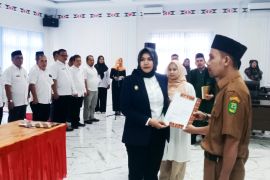 Wabub Madina lantik 11 kepala puskesmas dan sembilan kepala sekolah