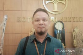 Umbul-umbul dipasang sepanjang rute  menuju IKN