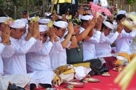 Pemkab Badung mulai atasi tebing retak di Pura Uluwatu