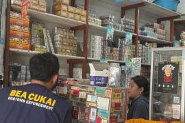 Bea Cukai tertibkan peredaran rokok ilegal di Kapuas Hulu - Sintang