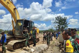 Tim Wasev Kunjungi TMMD ke-121 di Atula Koltim