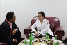 Megawati datang pada penyerahan duplikat bendera pusaka ke kepala daerah