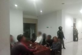 13 orang terlibat pesta miras di Surabaya diberi sanksi sosial ke Liponsos