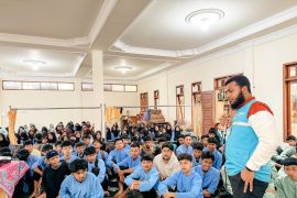 Jelang HUT RI, PLN Bukittinggi "Goes to School" kenalkan promoterbaru PLN Mobile