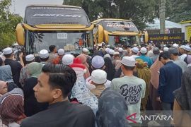 Ribuan Keluarga JCH Kloter 10 HSU Melepas Keluarga Berangkat Haji