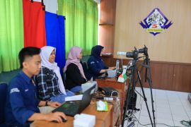 Disdukcapil Madiun "jemput bola" rekam KTP pemilih pemula di sekolah