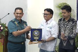 ANTARA Jatim terima penghargaan dari RSPAL dr Ramelan