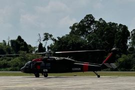 Helikopter black hawk bersiap operasi untuk memadamkan karhutla di Riau