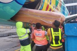 Jenazah pilot Glen diberangkatkan ke Jakarta
