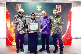 Wali Kota Pematangsiantar di Jakarta, terima penghargaan ini