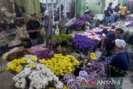 Harga mawar bisa Rp40 ribu per ikat jelang HUT RI
