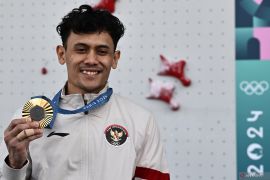 Atlet panjat tebing Veddriq Leonardo sabet medali emas pertama Olimpiade Paris untuk Indonesia