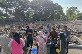 Kerahkan ratusan ASN, Pemkot Banda Aceh bersih sampah destinasi wisata jelang PON XXI