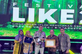 Paser terima dua penghargaan program kampung iklim