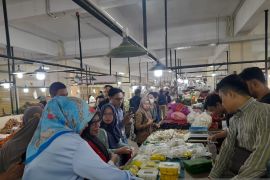 Pemkot Bogor mengerahkan ASN belanja di pasar tradisional