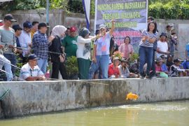 Seru-seruan ini yang dilakukan Wali Kota Pematangsiantar di balai benih ikan