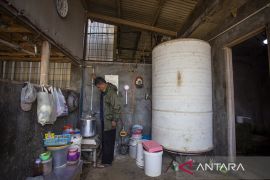 Pemanfaatan limbah kotoran sapi jadi energi biogas