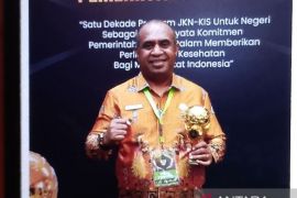 Pemkab Biak raih UHC Award lindungi warga dengan JKN