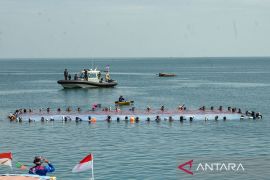 Pembentangan bendera Merah Putih di Teluk Palu Page 1 Small