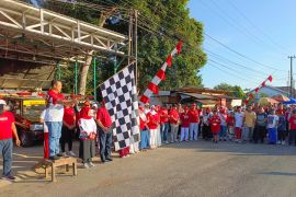 Wali Kota Aditya jalan sehat bersama masyarakat semarakkan HUT Kemerdekaan RI