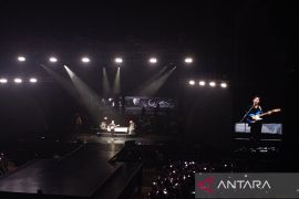Suho EXO mainkan bass untuk buka konser di Jakarta