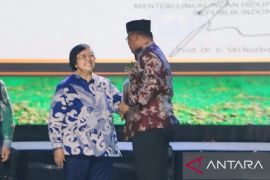 Pj Gubernur Babel terima Penghargaan PBLHS Menteri LHK