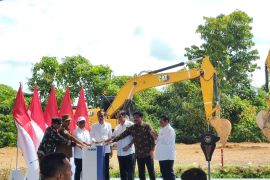 Presiden Jokowi resmikan peletakan batu pertama kantor perbankan swasta di IKN