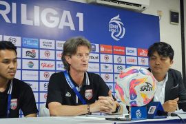 Pelatih Pieter Huistra siapkan tenaga terbaik saat dijamu Persebaya