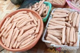 PT Timah bina UMKM Pempek Udang Ak Leho di Desa Belo Laut