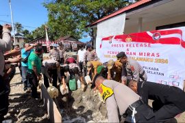 Polres Buru Selatan musnahkan 1.006 liter minuman keras hasil operasi Antik