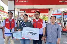 Pertamina awards man attacked over safety warning at gas station