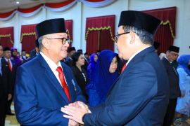 Ribuan ASN Pemprov Jatim terima Satyalancana Karya Satya