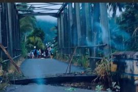 Dua jembatan di Desa Mengkang-Bolmong putus  diterjang banjir