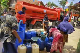 BPBD  Cilacap telah distribusi bantuan air bersih hingga 390.000 liter