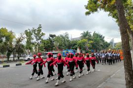 Peserta gerak jalan HUT RI di Pekanbaru kaget karena pengumuman mendadak