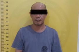 Pengedar ekstasi di Pekanbaru dibekuk usai 6 bulan buron, berawal netizen DM Dirnarkoba